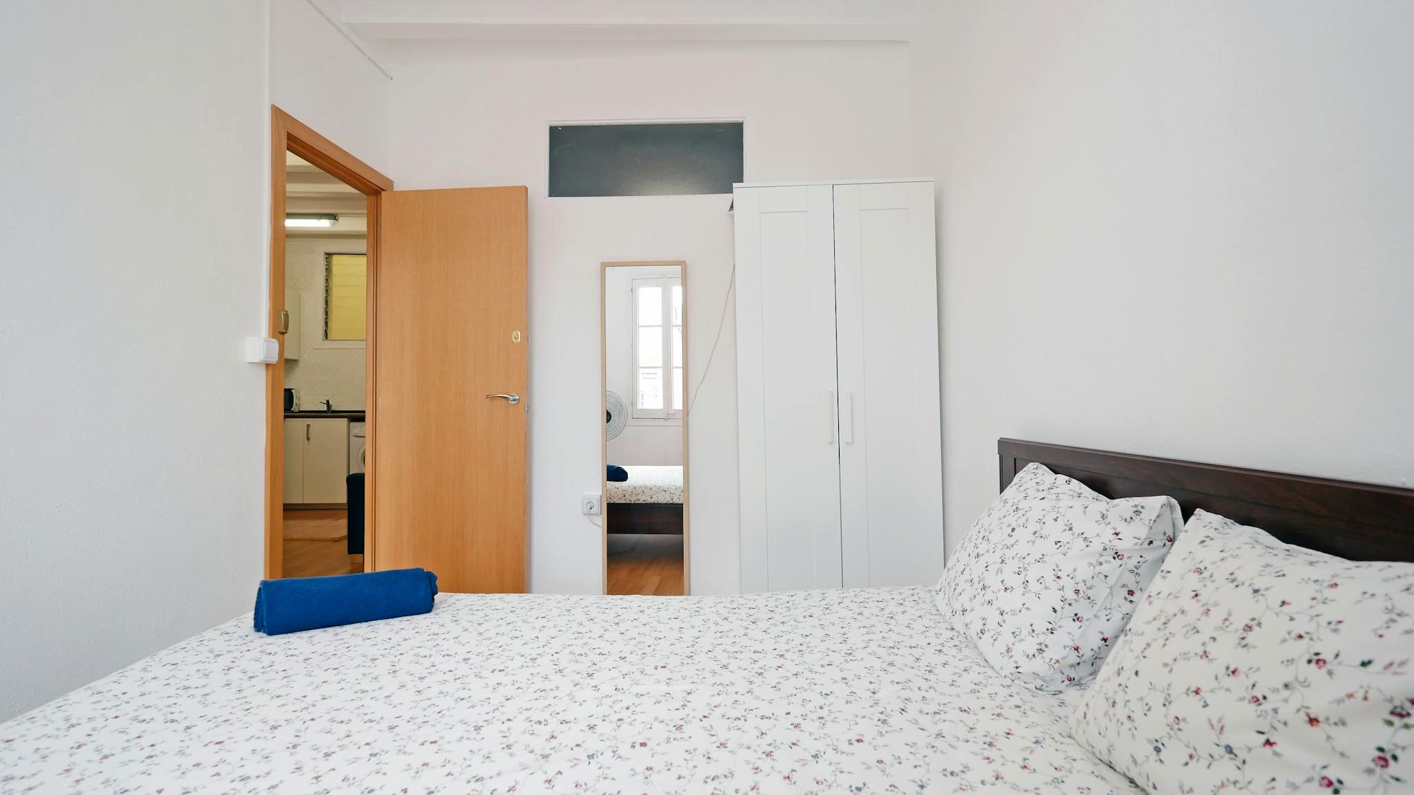 Bedroom of Flat to share in  Barcelona Capital  with Air Conditioner, Furnished and Washing machine