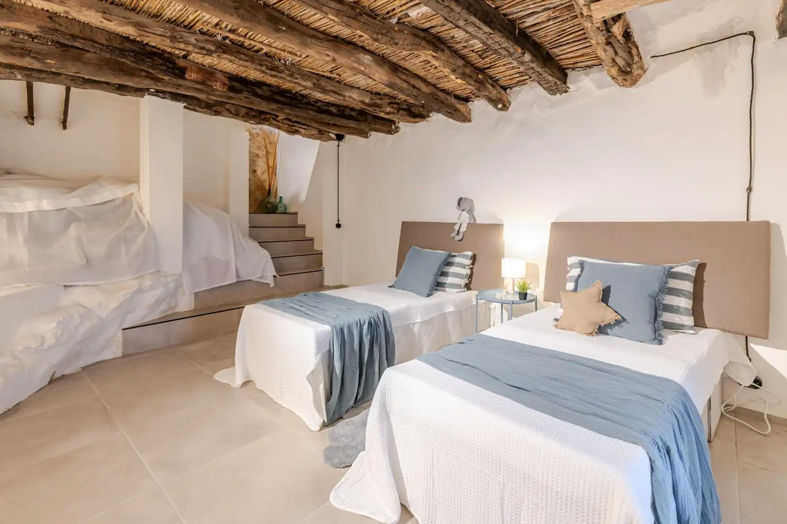 Habitación de Finca rústica en venta en Venta del Moro con Jardín privado, Terraza y Amueblado