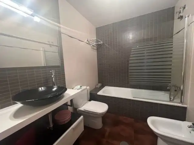 Bathroom of Flat for rent in Puertollano  with Air Conditioner, Heating and Parquet flooring