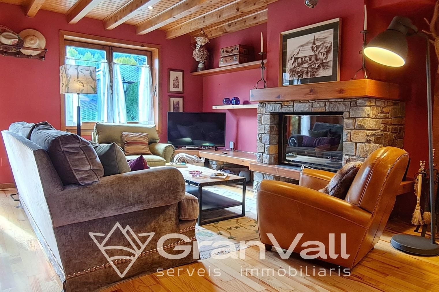 Sala d'estar de Casa adosada en venda en Fontanals de Cerdanya amb Calefacció, Jardí privat i Terrassa