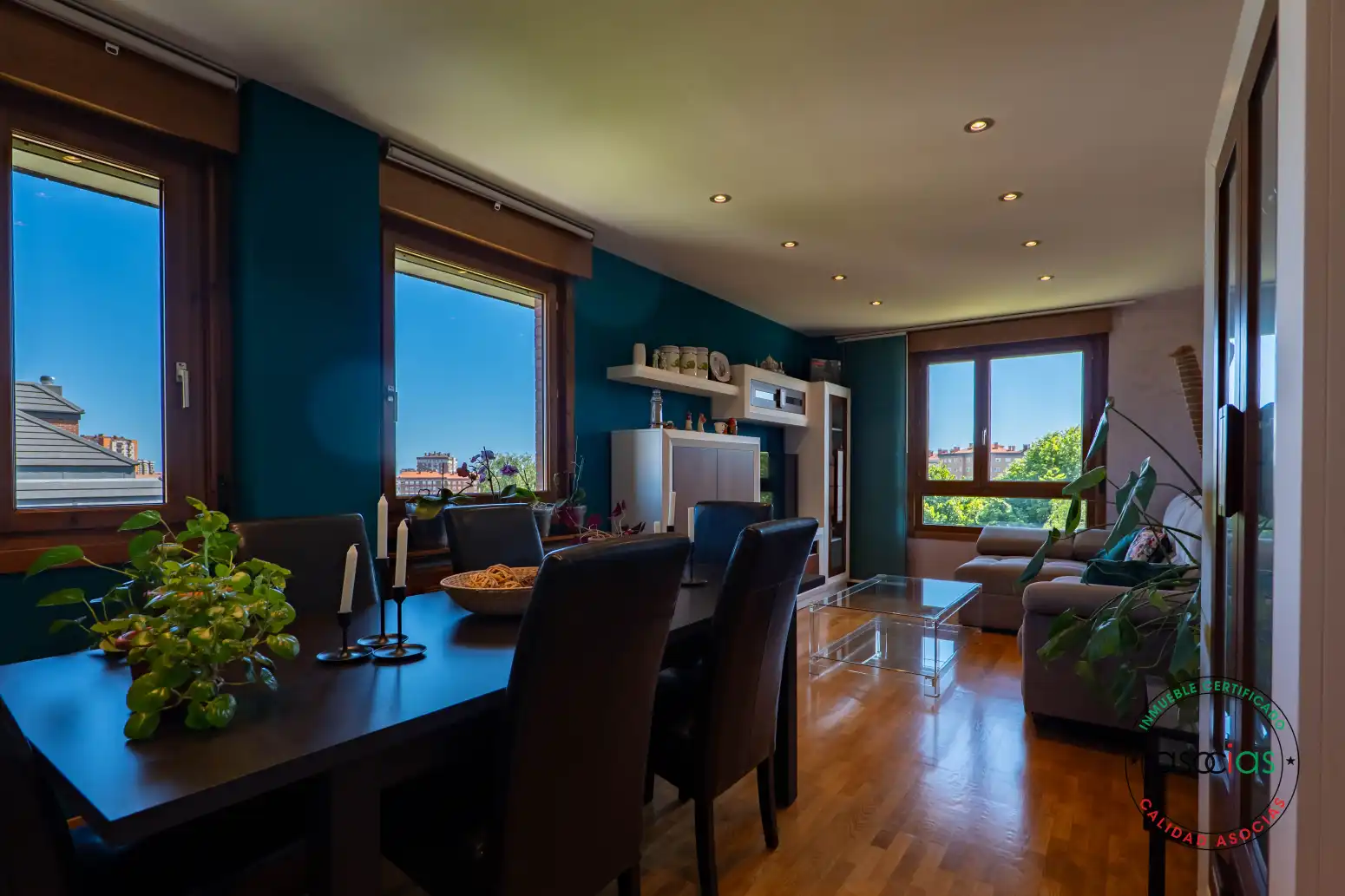 Comedor de Piso en venta en Gijón  con Calefacción, Parquet y Trastero