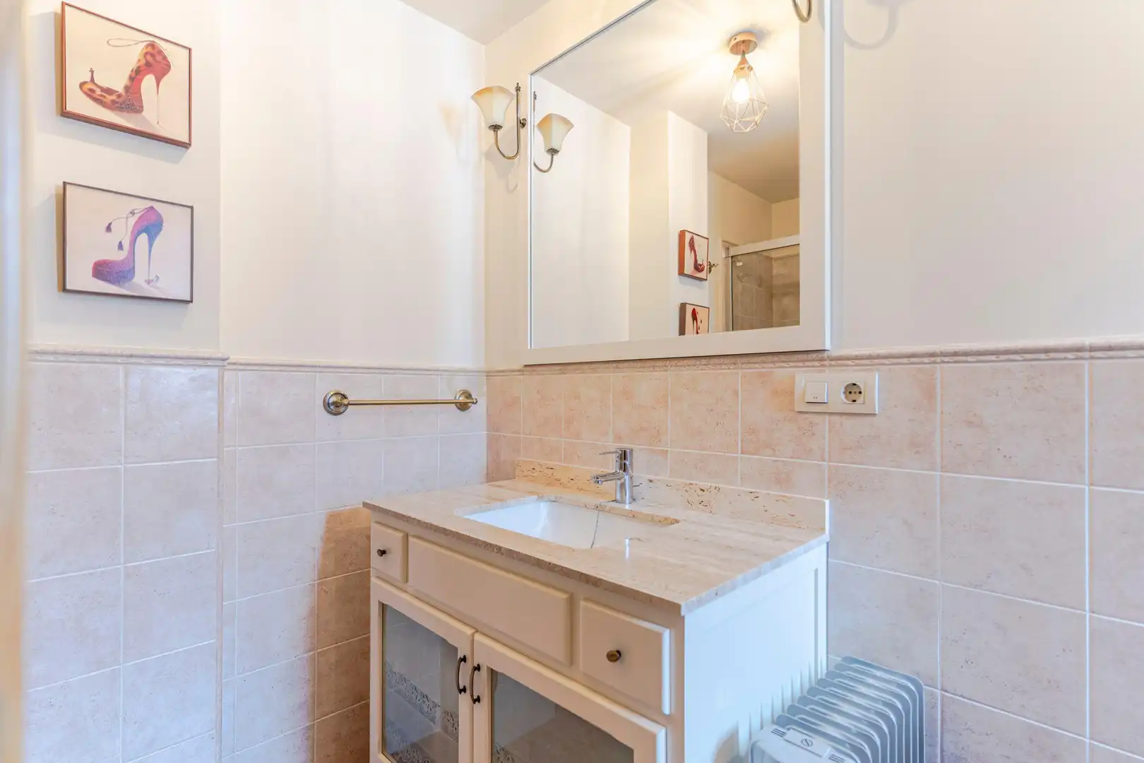 Baño de Apartamento en venta en Vélez de Benaudalla con Aire acondicionado, Trastero y Piscina