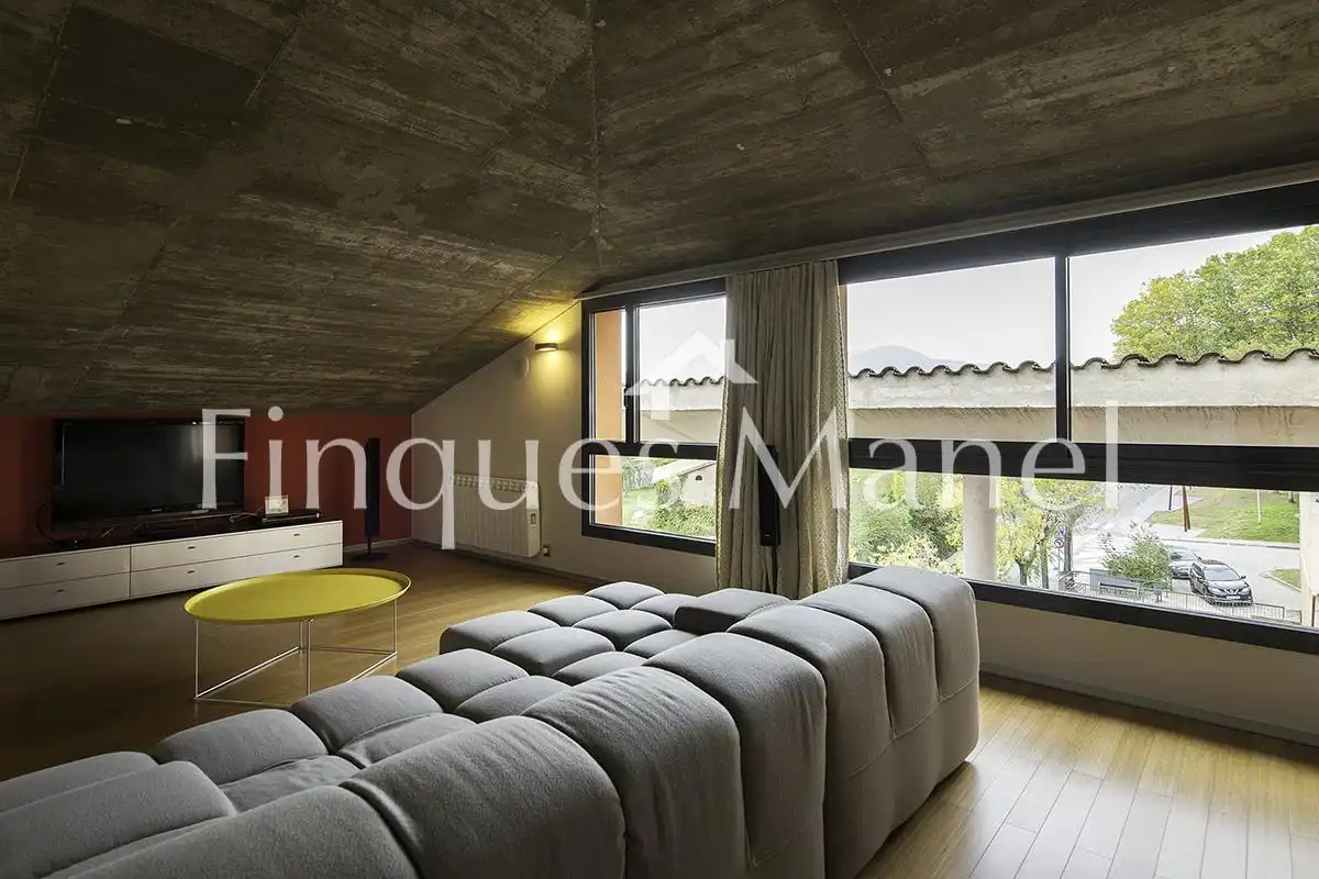 Sala d'estar de Pis en venda en Olot amb Aire condicionat i Terrassa