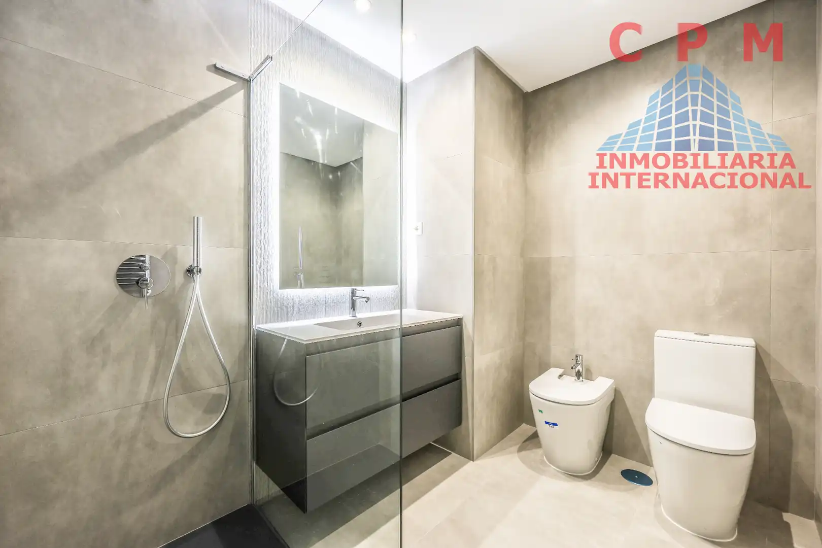 Bathroom of Flat for rent in La Moraleja  with Air Conditioner, Heating and Parquet flooring