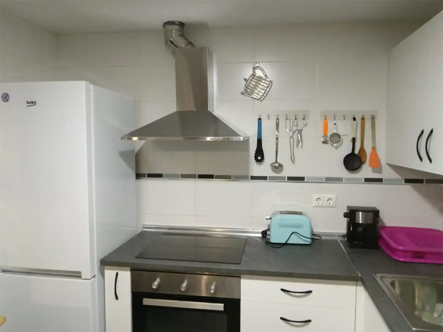 Cuina de Casa adosada per a compartir en Soria Capital  amb Traster, Moblat i Forn