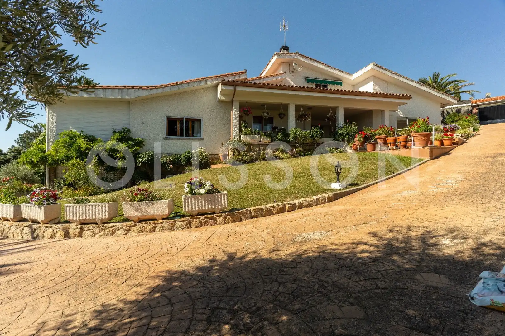 Vista exterior de Casa o xalet en venda en Algete amb Aire condicionat, Calefacció i Jardí privat