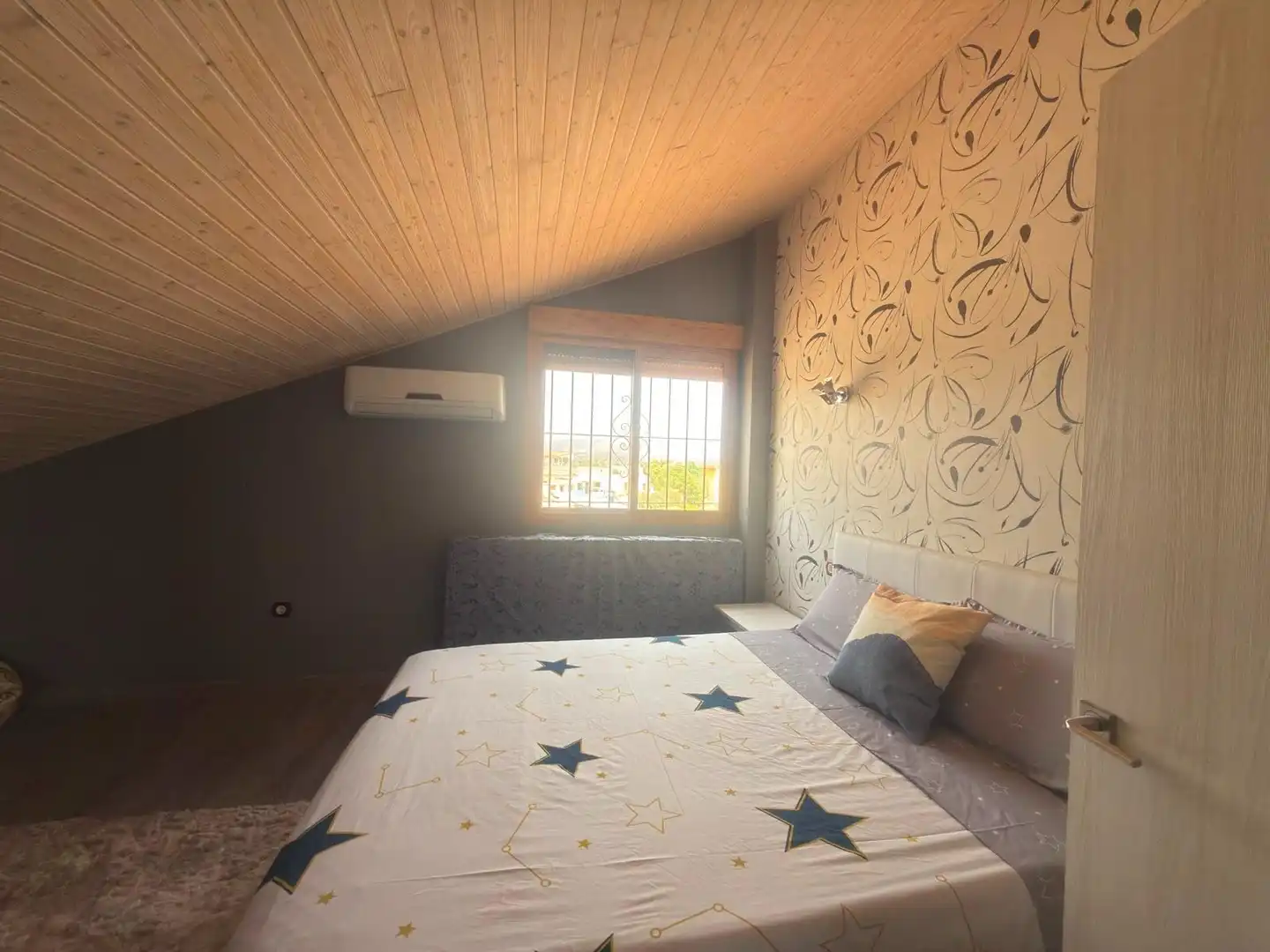 Dormitori de Casa o xalet en venda en Alicante / Alacant amb Aire condicionat, Calefacció i Jardí privat