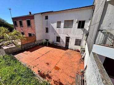 Casa amb balcó en venda a Casas de Rego