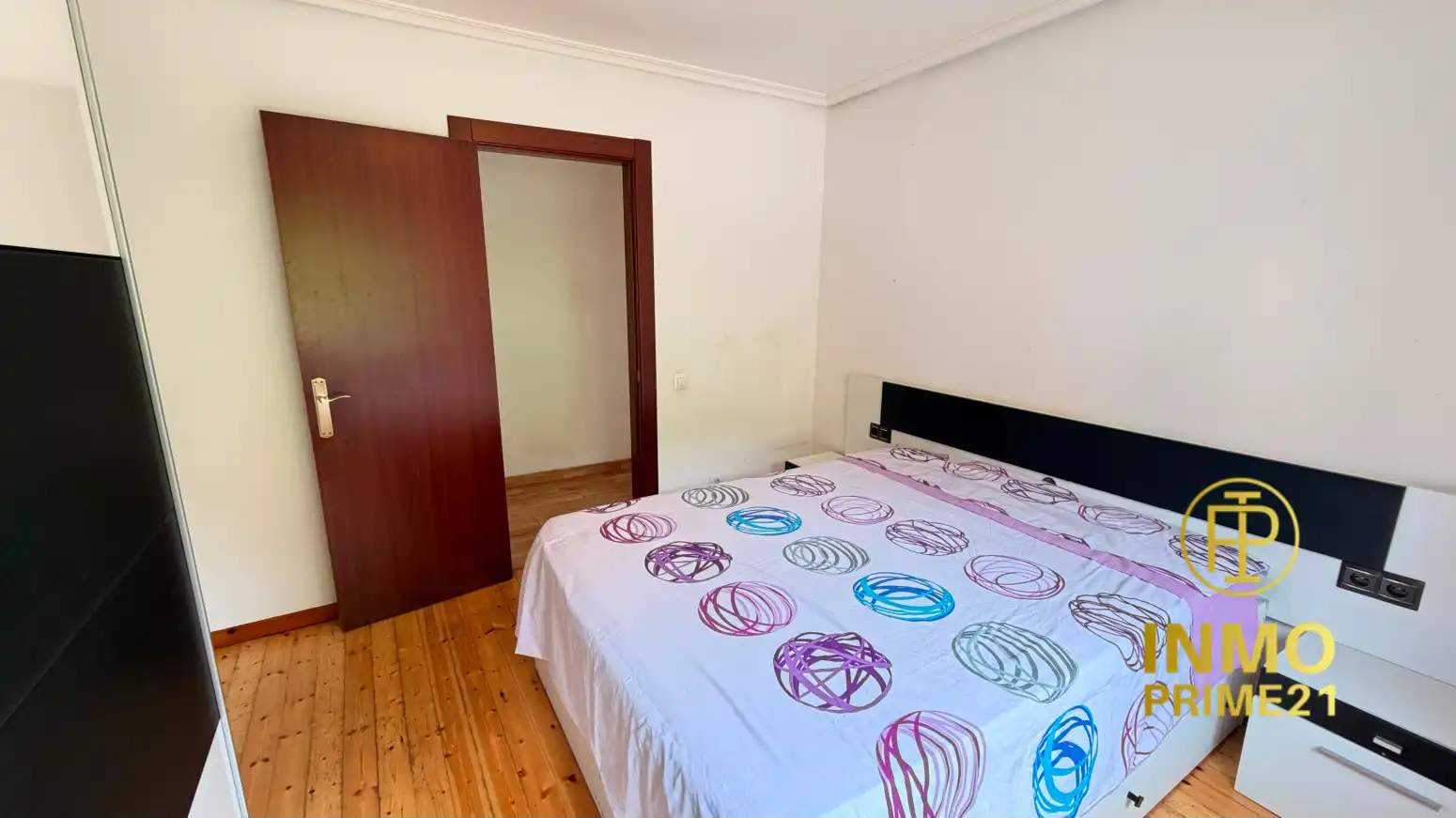 Habitación de Casa o chalet en venta en Corvera de Toranzo con Parquet y Balcón