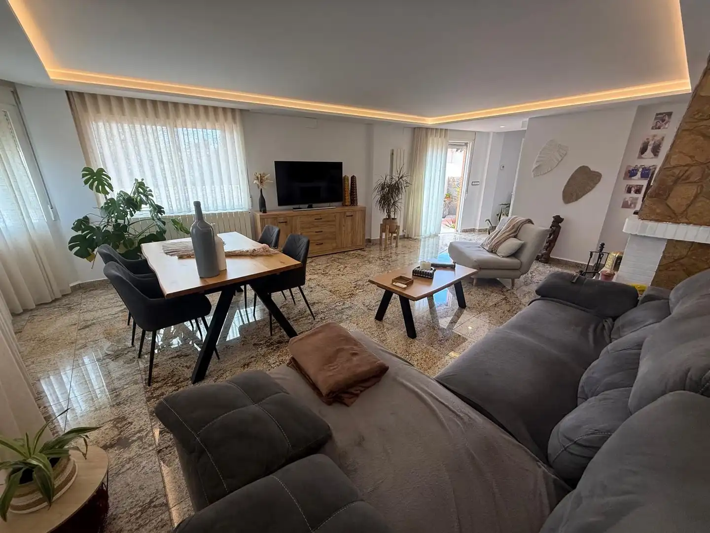 Wohnzimmer von Einfamilien-Reihenhaus zum Verkauf in L'Alfàs del Pi mit Klimaanlage, Privatgarten und Terrasse