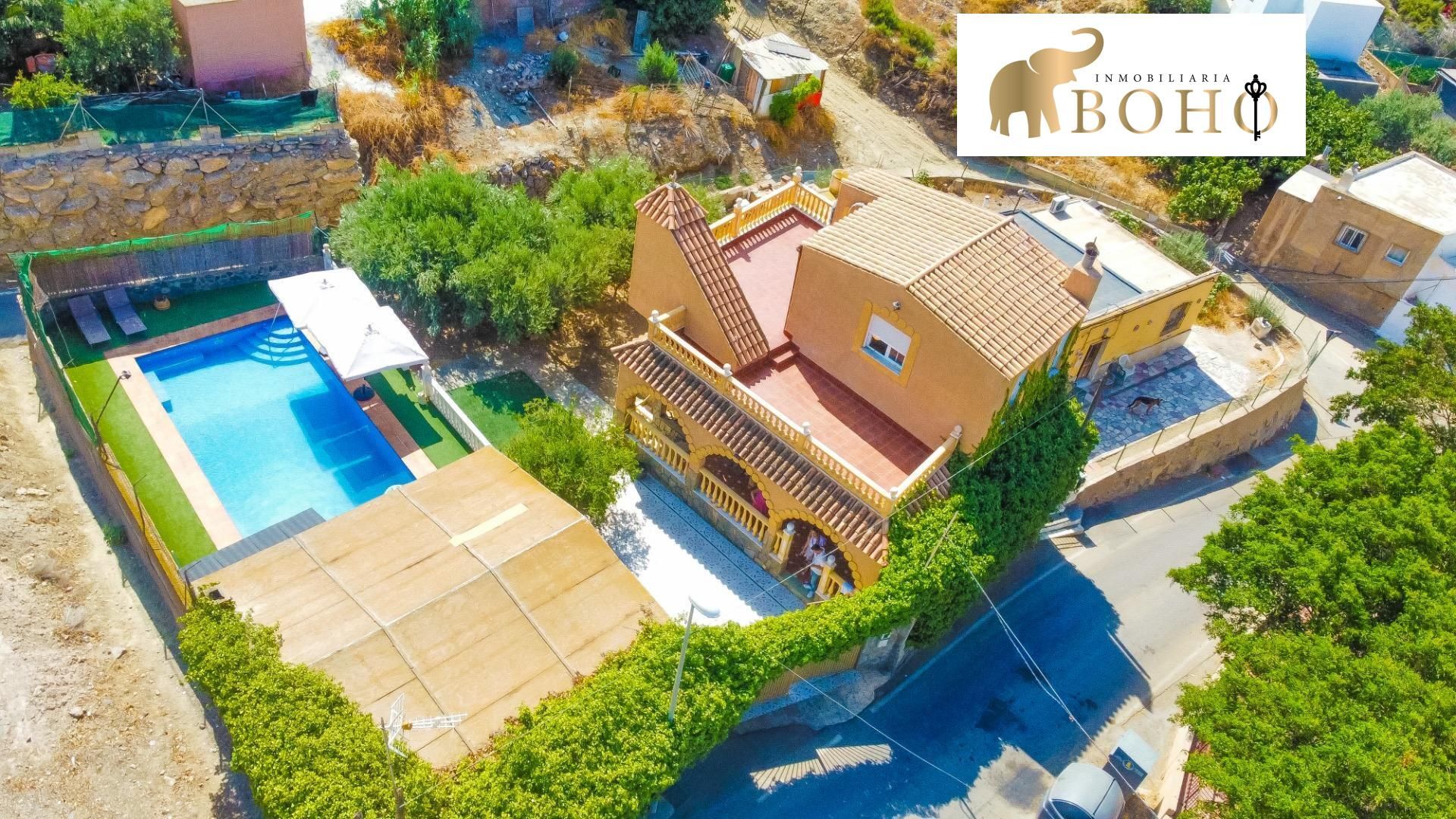 Vista exterior de Casa o xalet en venda en  Almería Capital amb Calefacció, Jardí privat i Terrassa