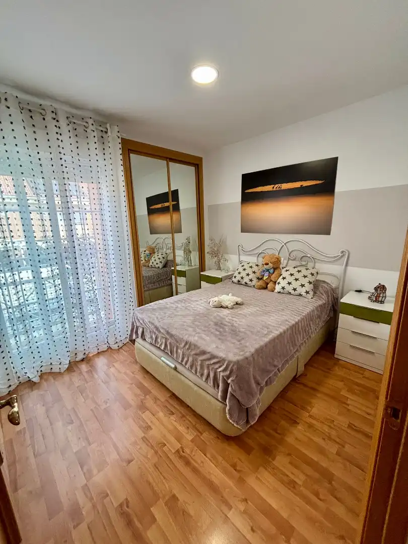 Habitación de Casa adosada en venta en Parla con Aire acondicionado, Calefacción y Jardín privado