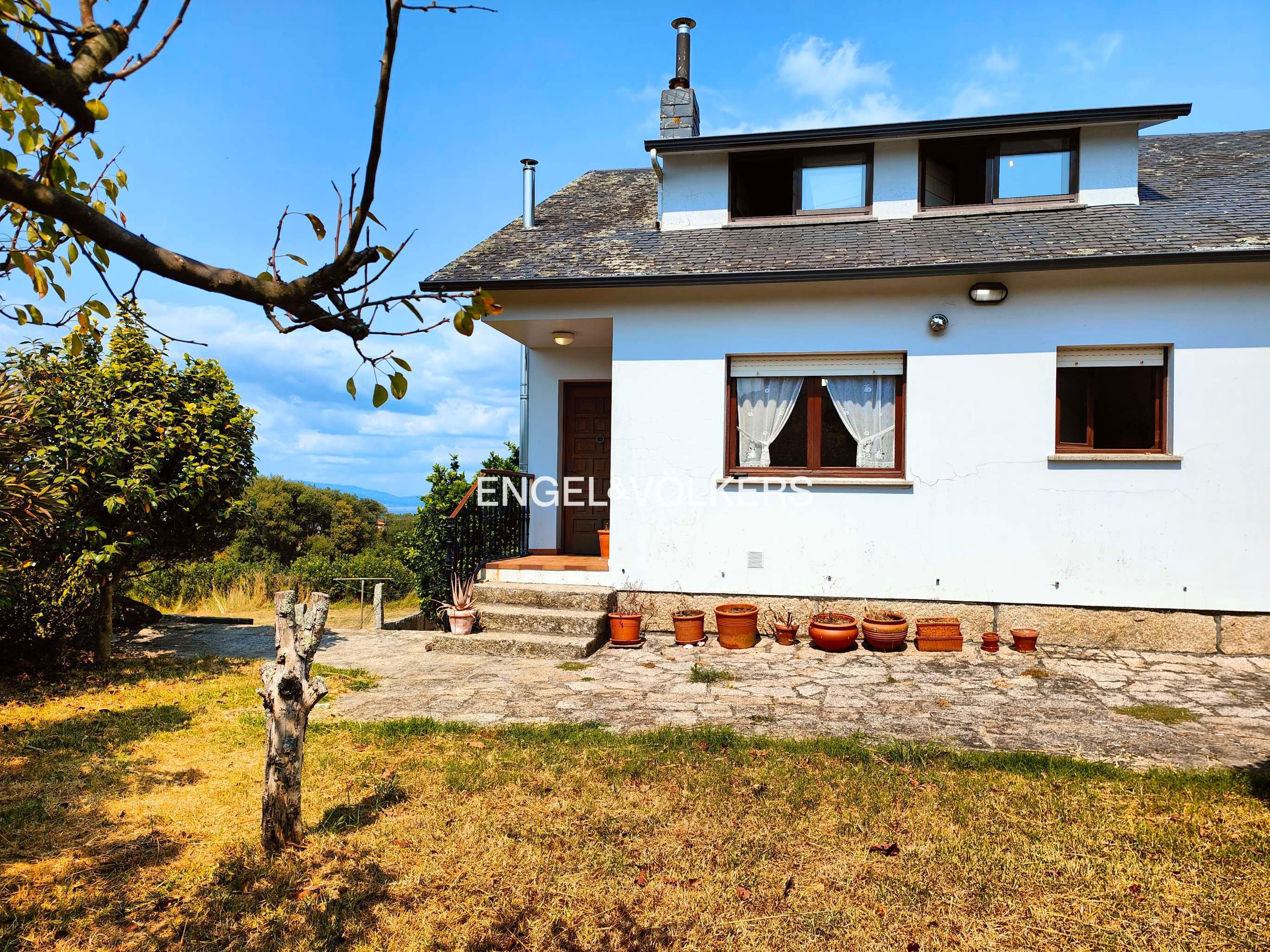 Exterior view of Single-family semi-detached for sale in O Grove    with Heating, Private garden and Storage room