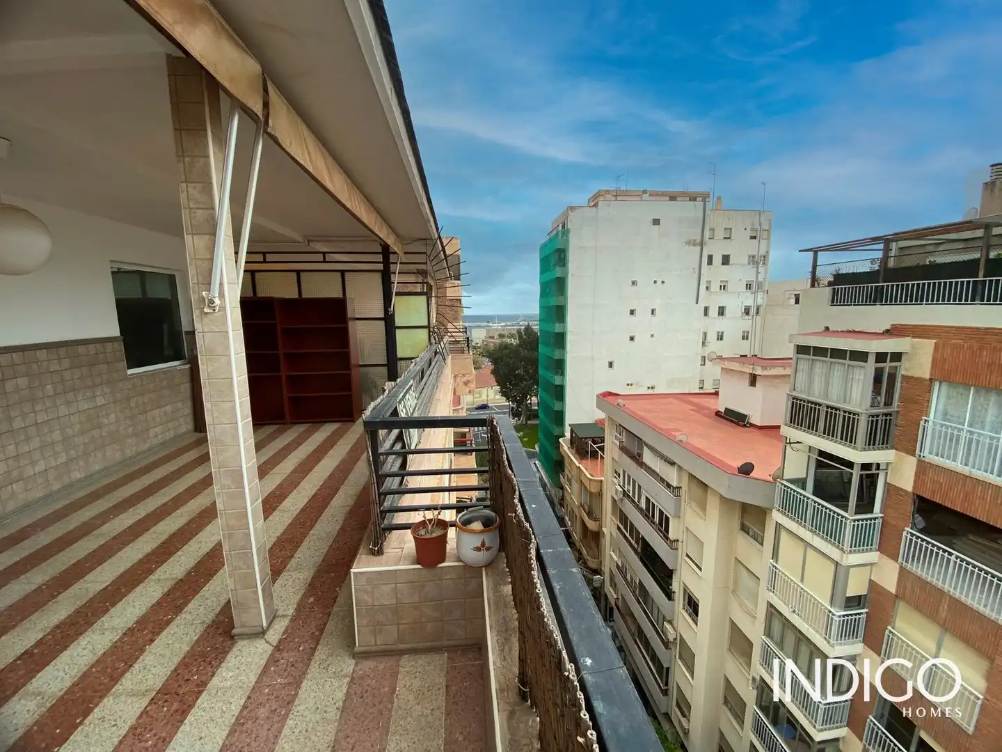 Vista exterior de Ático en venta en Alicante / Alacant con Calefacción, Terraza y Amueblado