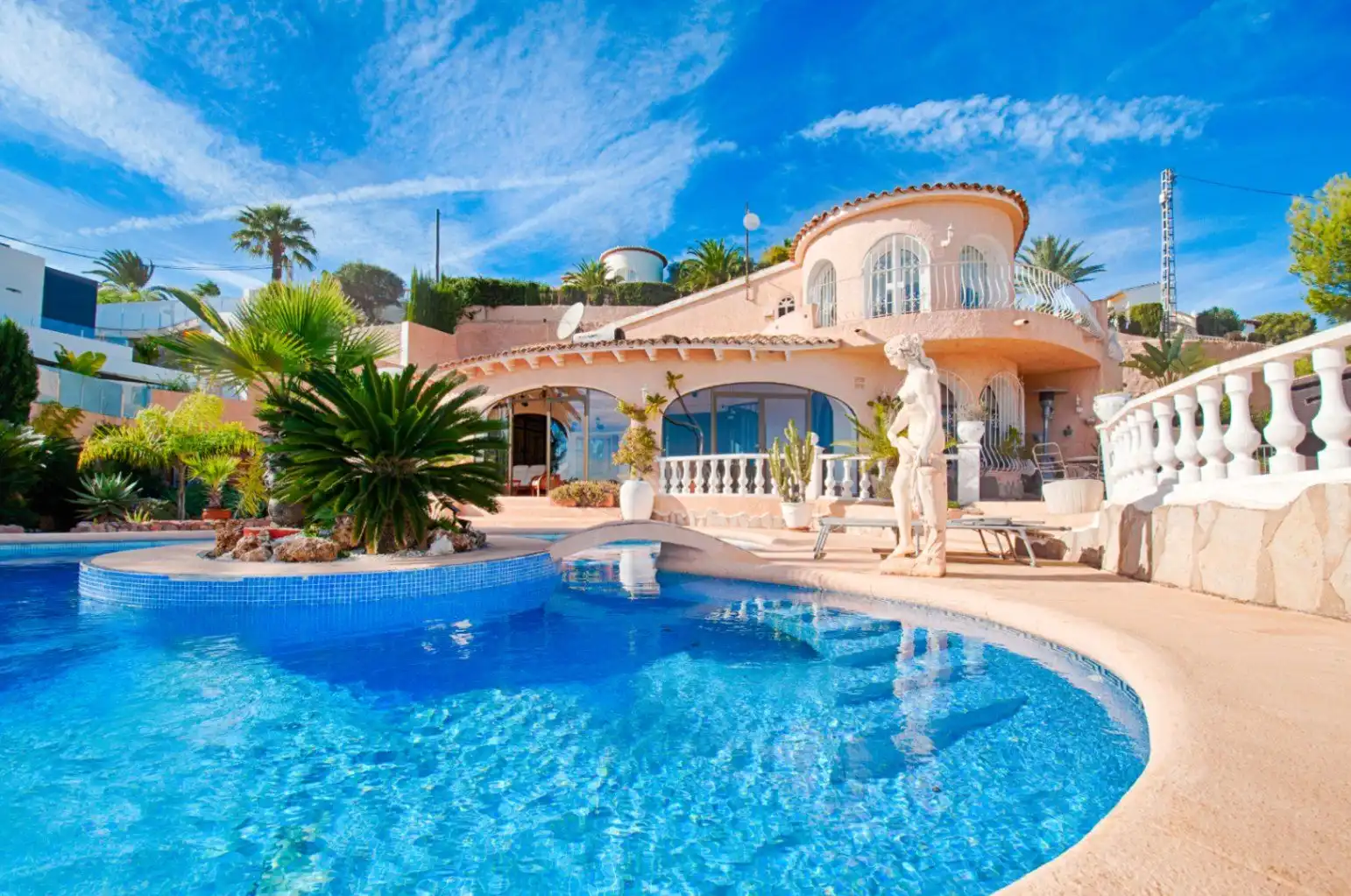 Villa con piscina in vendita a Casco Urbano