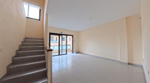 Foto 4 de Casa adosada en venda a Avenida de Los Vientos, 43, Casco Urbano, Adeje