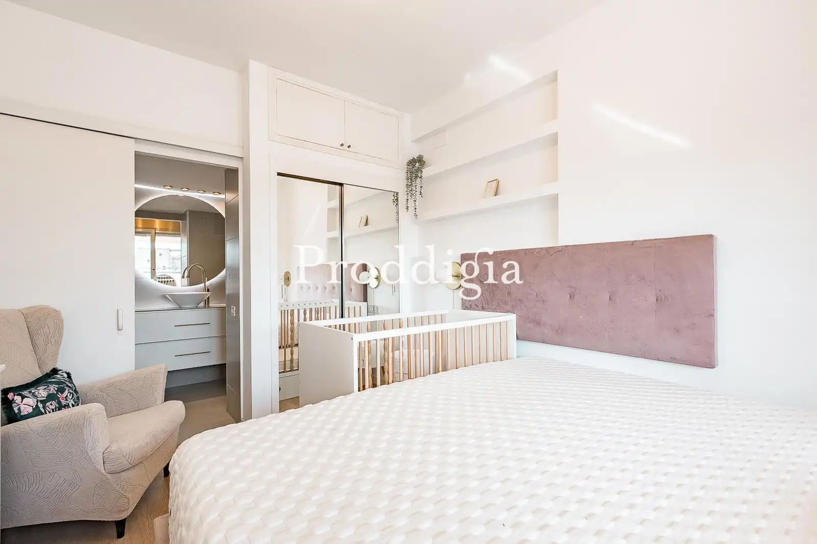 Bedroom of Attic for sale in Barcelona  with Air Conditioner, Heating and Terrace