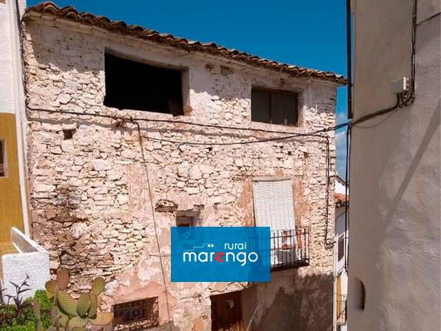 Casa-chalet en Venta en Montán