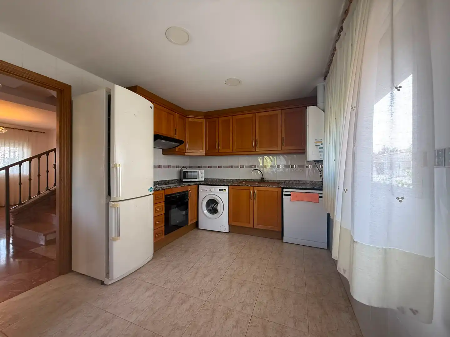 Cuina de Casa o xalet en venda en La Pobla de Vallbona amb Aire condicionat, Calefacció i Jardí privat