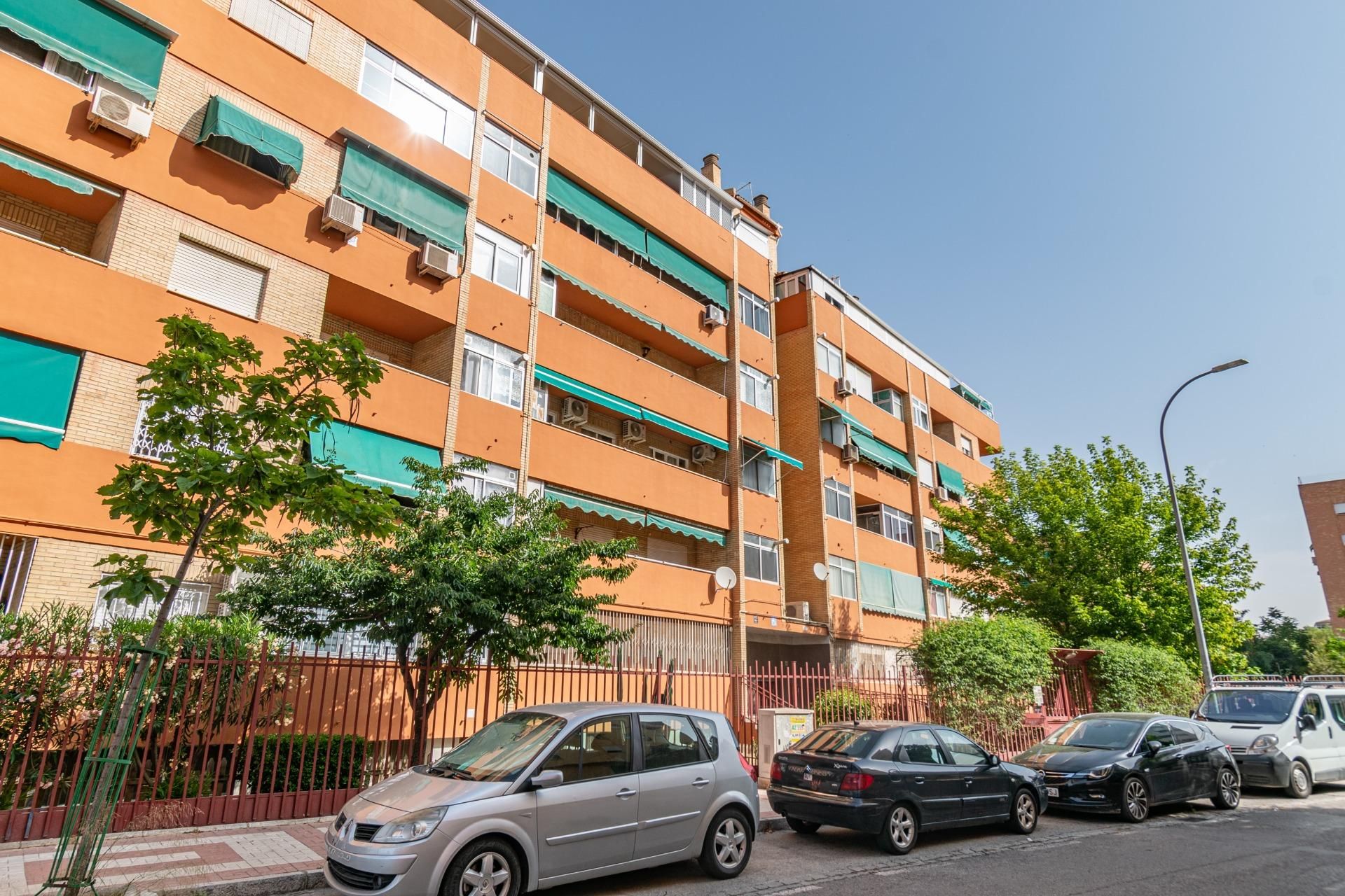 Exterior view of Flat for sale in  Granada Capital  with Terrace and Balcony