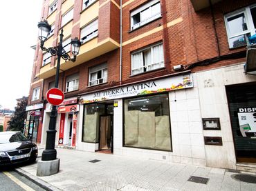 Local comercial de lloguer a Oviedo - AV AURELIANO S. ROMAN 2