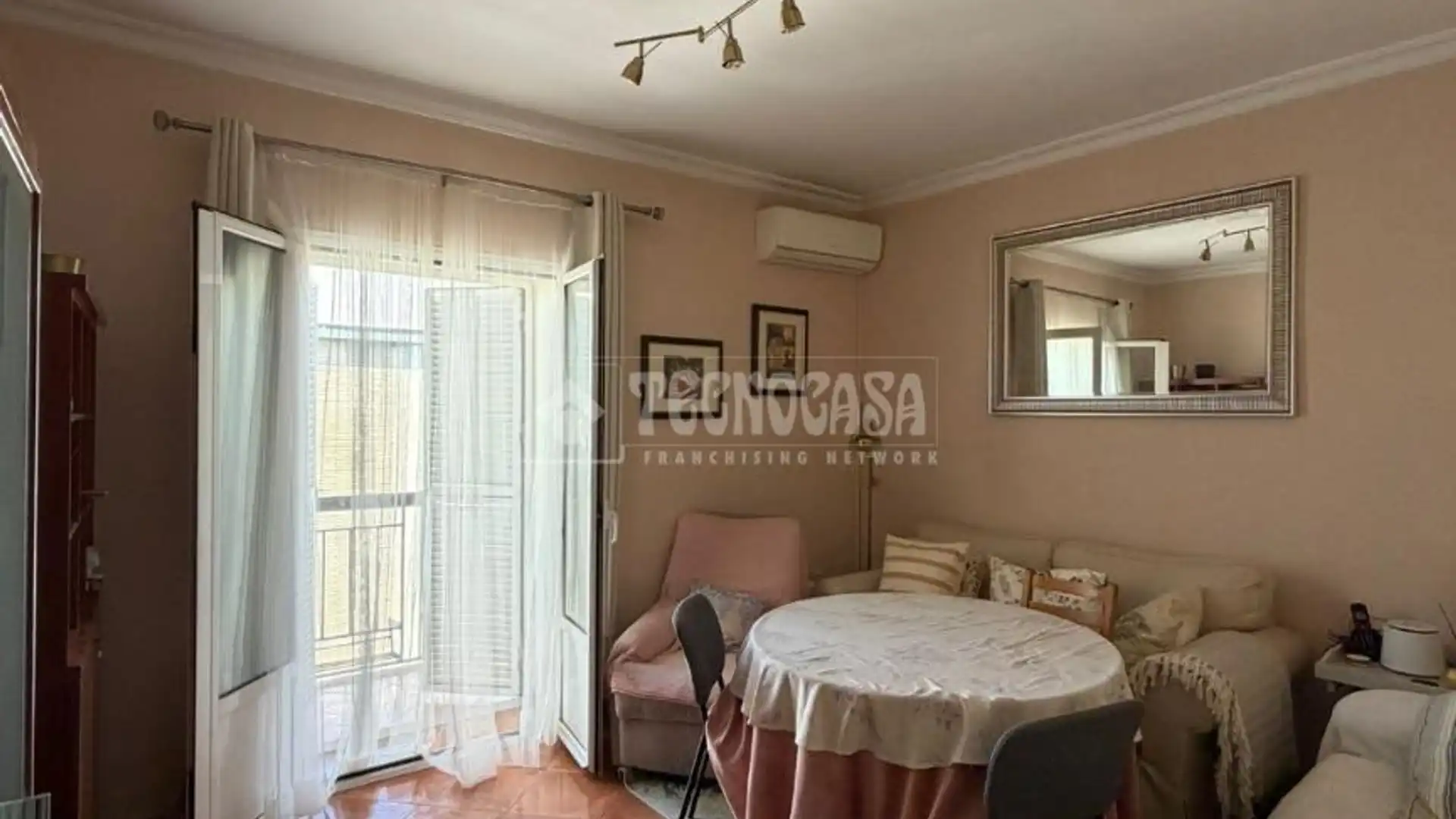 Menjador de Pis en venda en Utrera amb Aire condicionat, Calefacció i Moblat