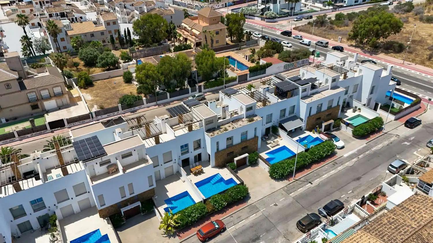 Vista exterior de Casa adosada en venda en Torrevieja amb Aire condicionat, Calefacció i Terrassa