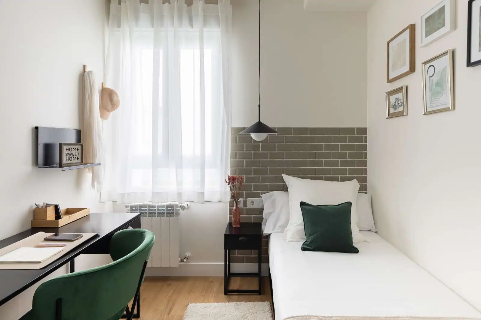 Bedroom of Flat for share in Bilbao   with Air Conditioner, Terrace and Furnished