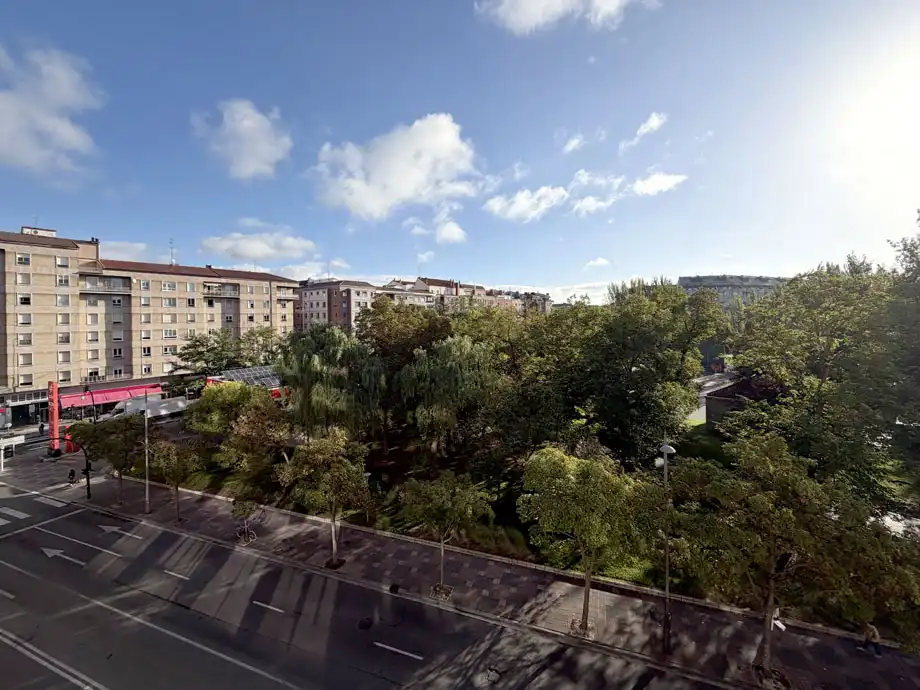 Vista exterior de Piso en venta en Vitoria - Gasteiz con Calefacción, Parquet y Terraza