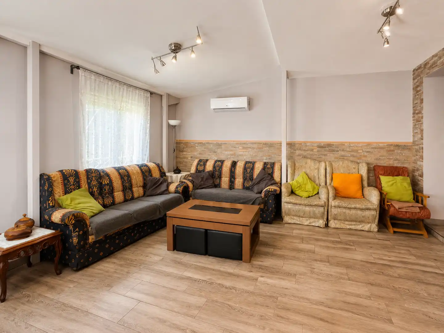 Sala de estar de Casa o chalet en venta en Nuevo Baztán con Aire acondicionado, Calefacción y Jardín privado