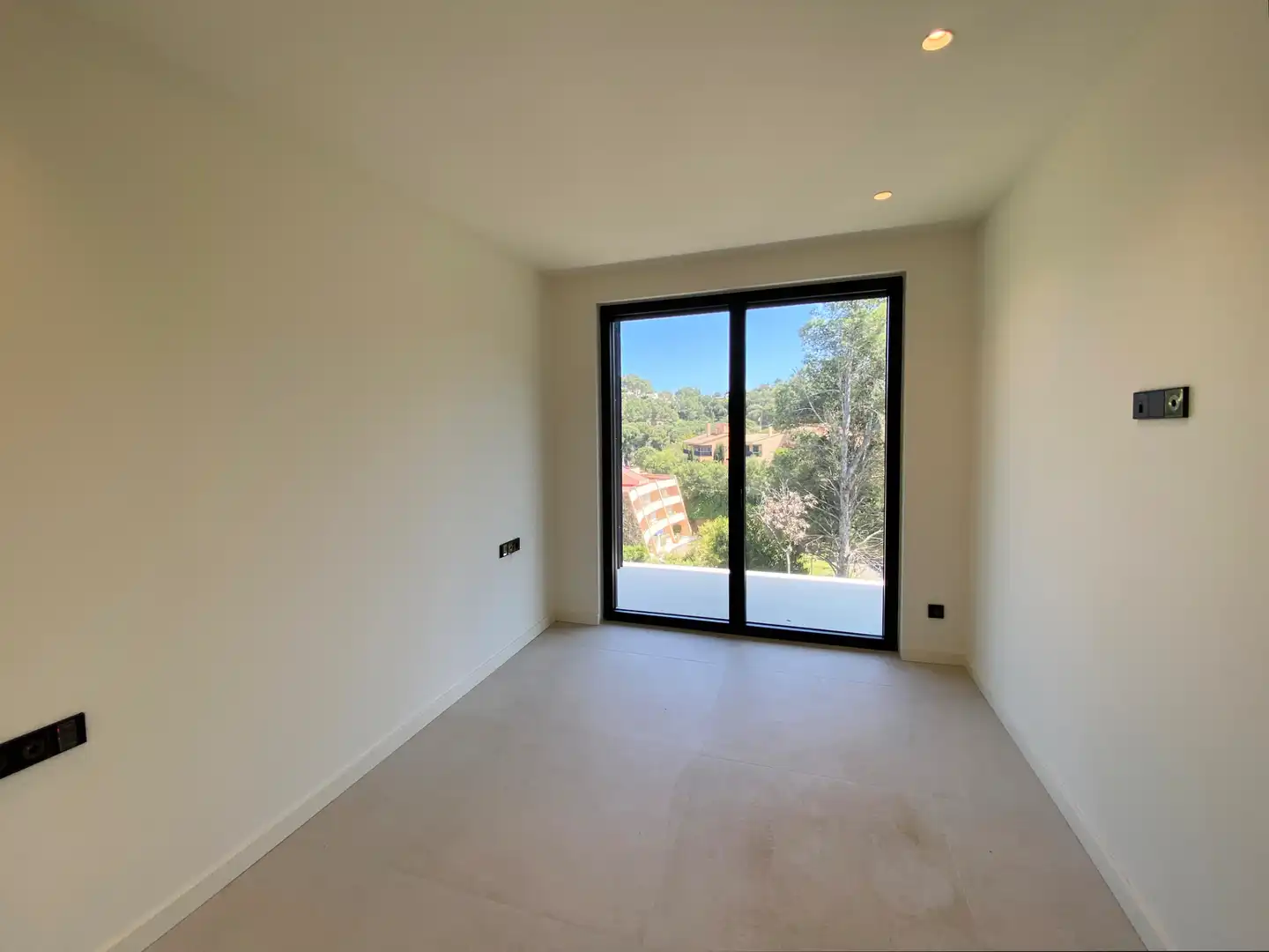 Dormitori de Casa o xalet en venda en Girona amb Aire condicionat, Calefacció i Jardí privat