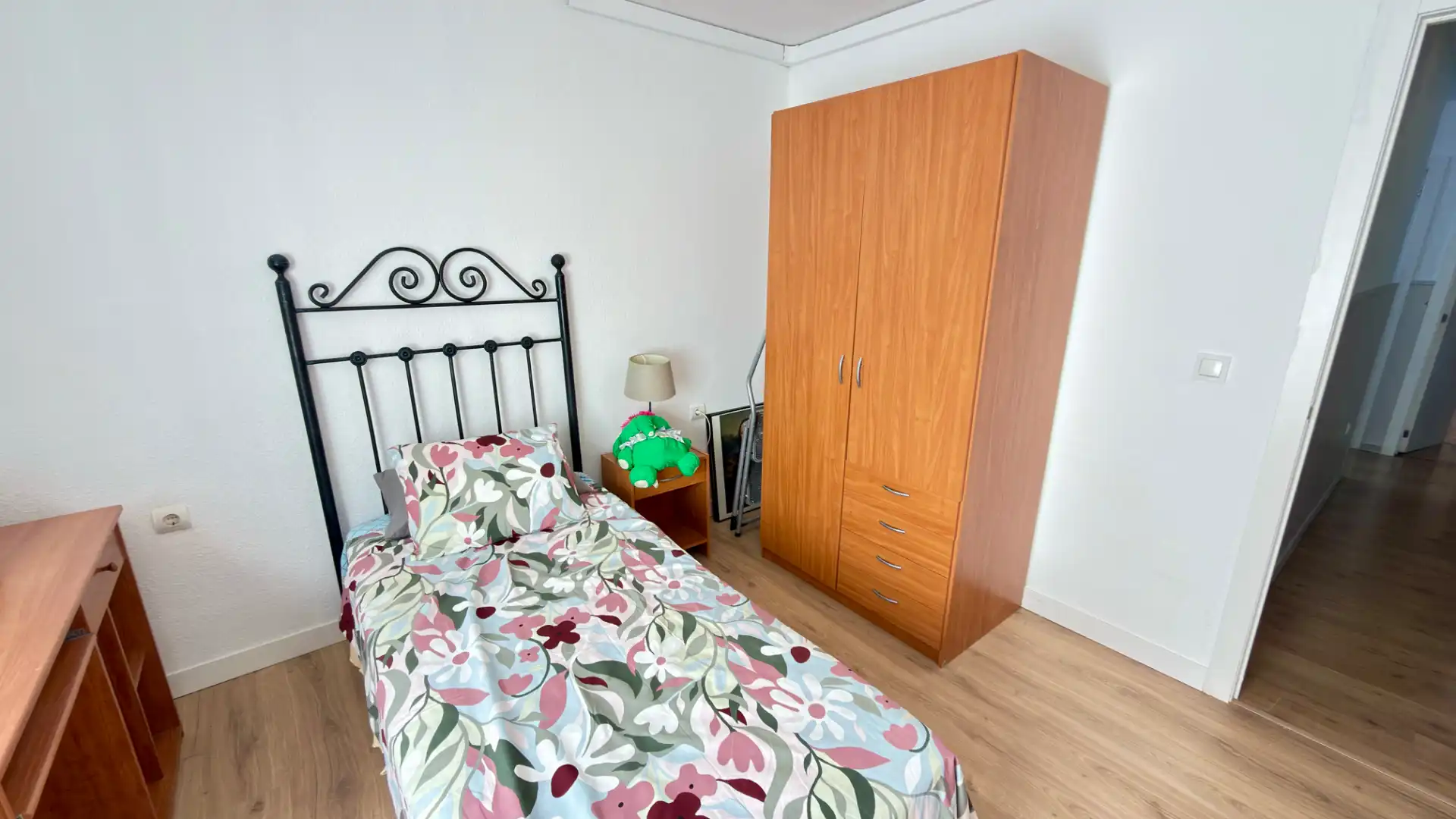 Habitación de Piso de alquiler en Málaga con Aire acondicionado, Terraza y Amueblado
