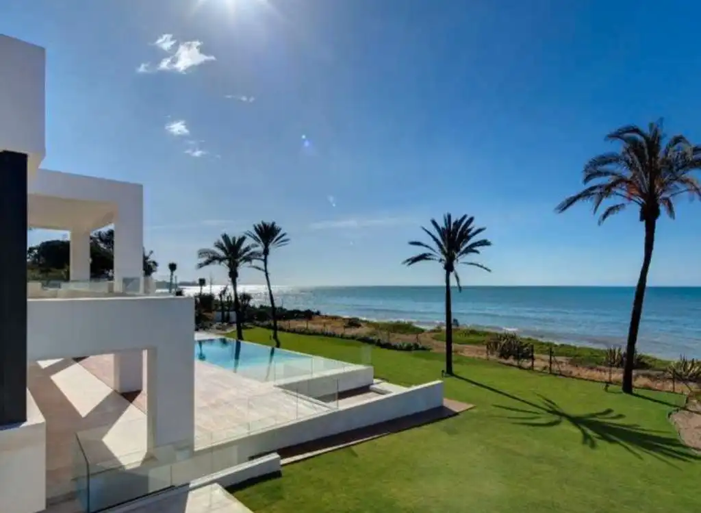 Villa mit Terrasse zum Verkauf in Estepona Pueblo, imagen 4