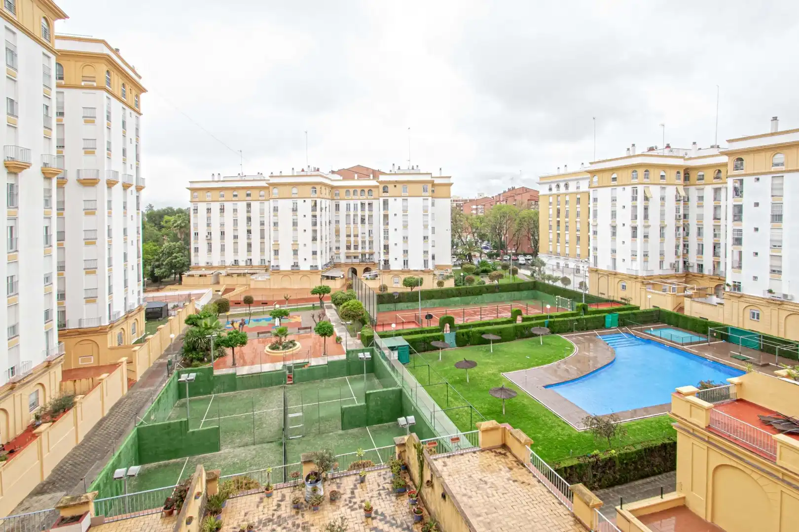 Flat for sale in Avenida ALCALDE LUIS URUÑUELA, Urbadiez - Entrepuentes
