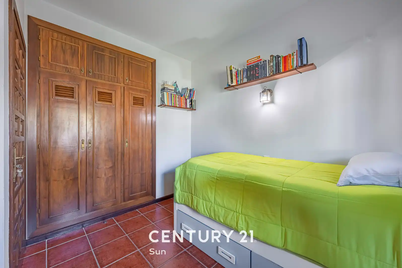 Schlafzimmer von Country house zum Verkauf in Marbella mit Privatgarten und Balkon