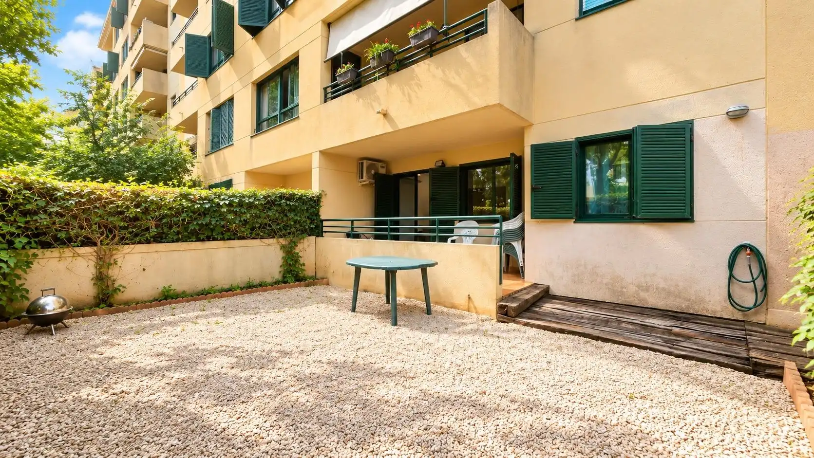 Bajo con piscina en venta en Ponent, imagen 2