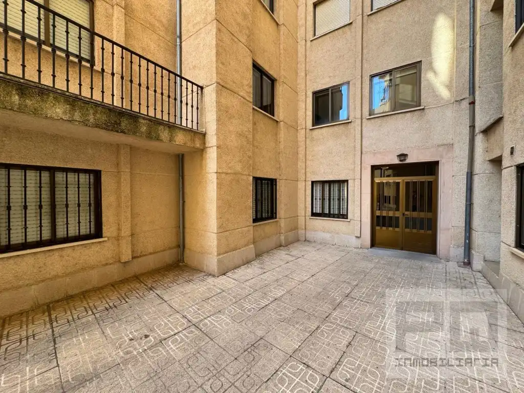Vista exterior de Planta baixa en venda en Ávila amb Calefacció