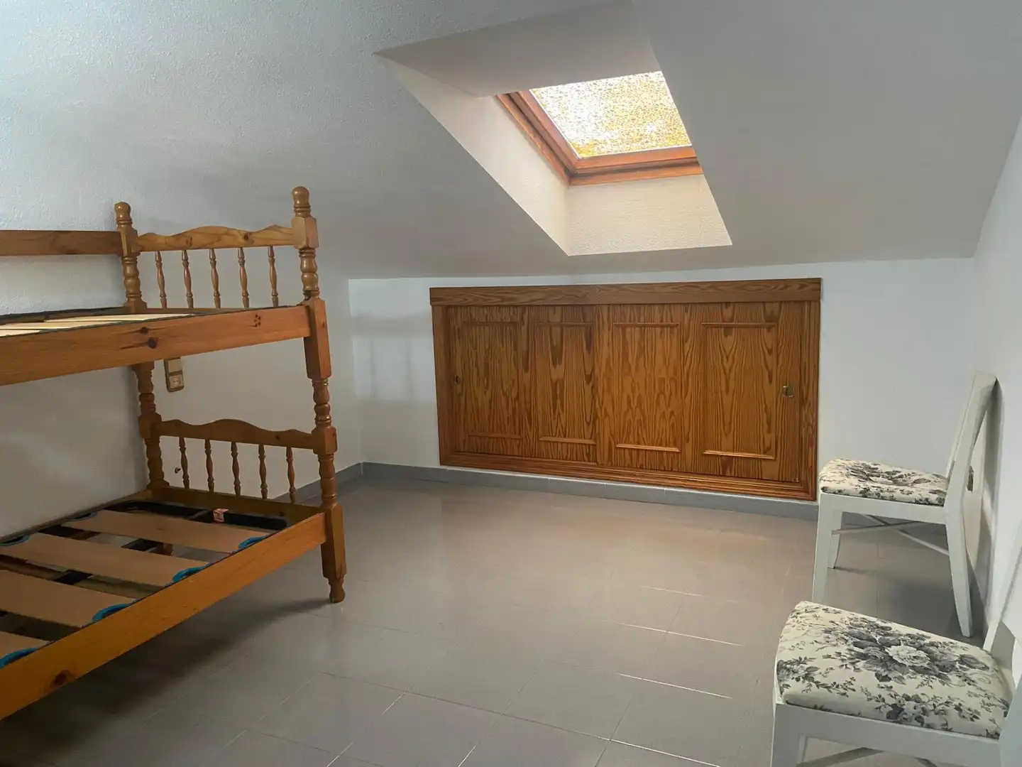 Maisonette zum Verkauf in Cullera mit Klimaanlage, Terrasse und Abstellraum