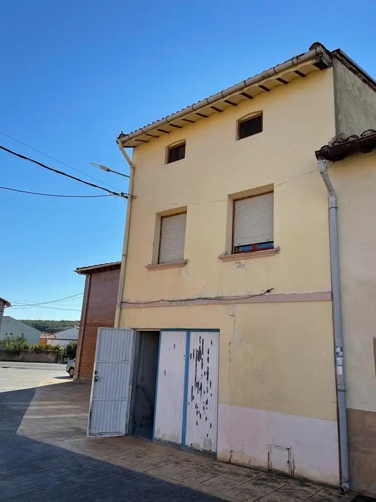 Vista exterior de Casa o xalet en venda en Redecilla del Camino amb Moblat