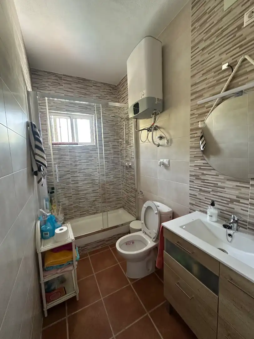 Bany de Finca rústica en venda en Benamargosa amb Aire condicionat, Jardí privat i Terrassa