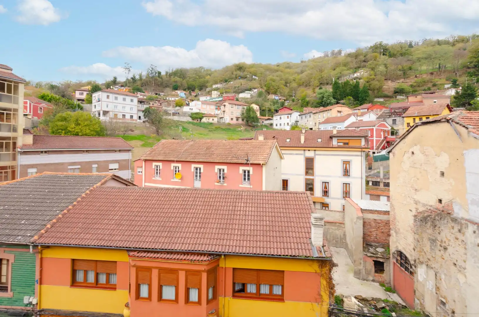 Exterior view of Duplexes for sale in Mieres (Asturias)  with Heating, Furnished and Balcony