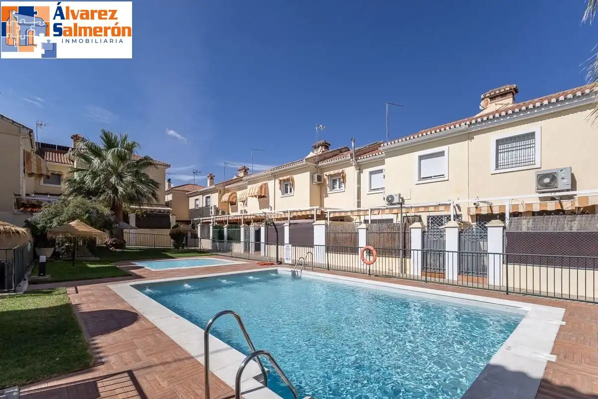 Casa con piscina in vendita a Polideportivo