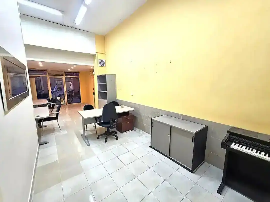Büro zum Verkauf in L'Hospitalet de Llobregat mit Klimaanlage, Abstellraum und Alarm