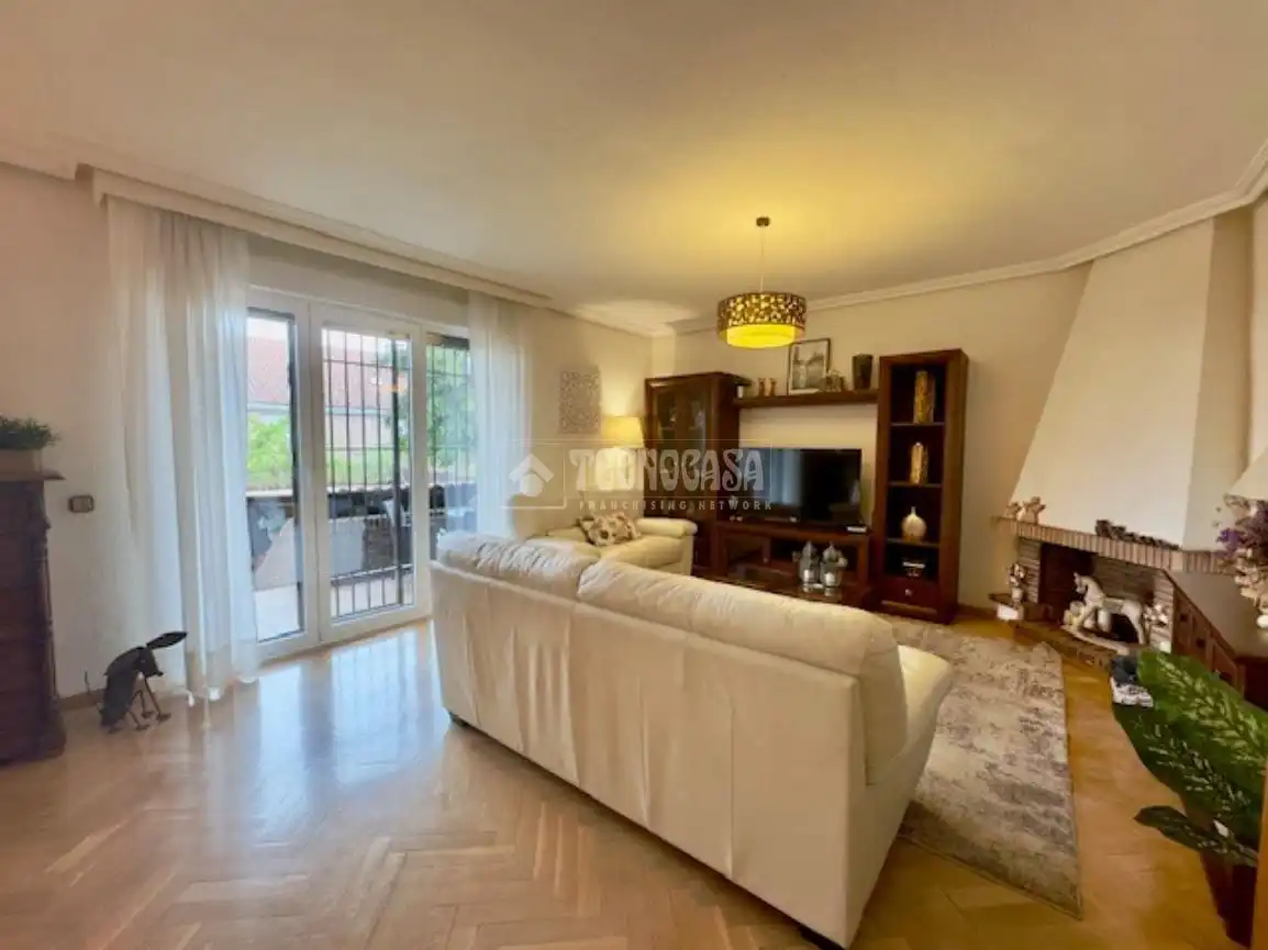 Living room of Detached homes for sale in Las Rozas de Madrid  with Air Conditioner, Heating and Private garden