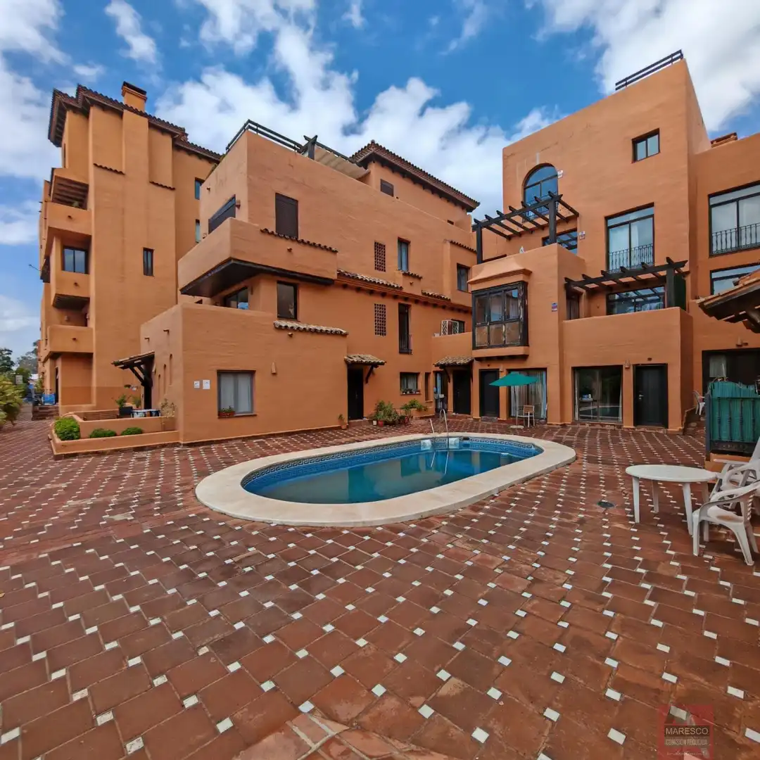 Piscina de Àtic en venda en Estepona amb Terrassa, Balcó i Piscina comunitària