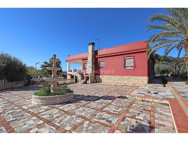 Casa-chalet en Venta en Montserrat