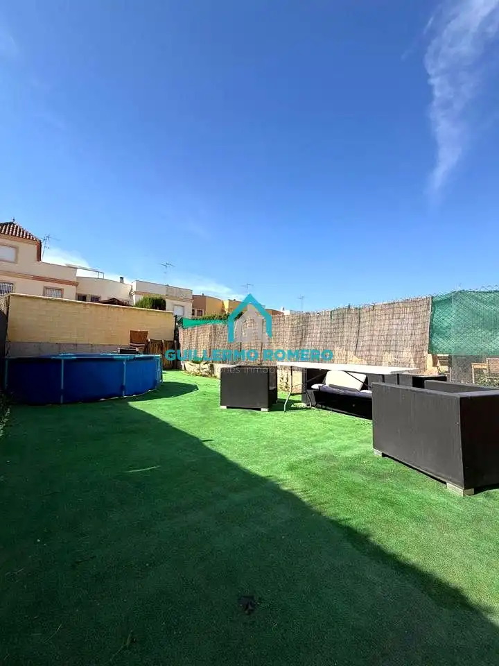 Vista exterior de Casa o xalet en venda en Huévar del Aljarafe
