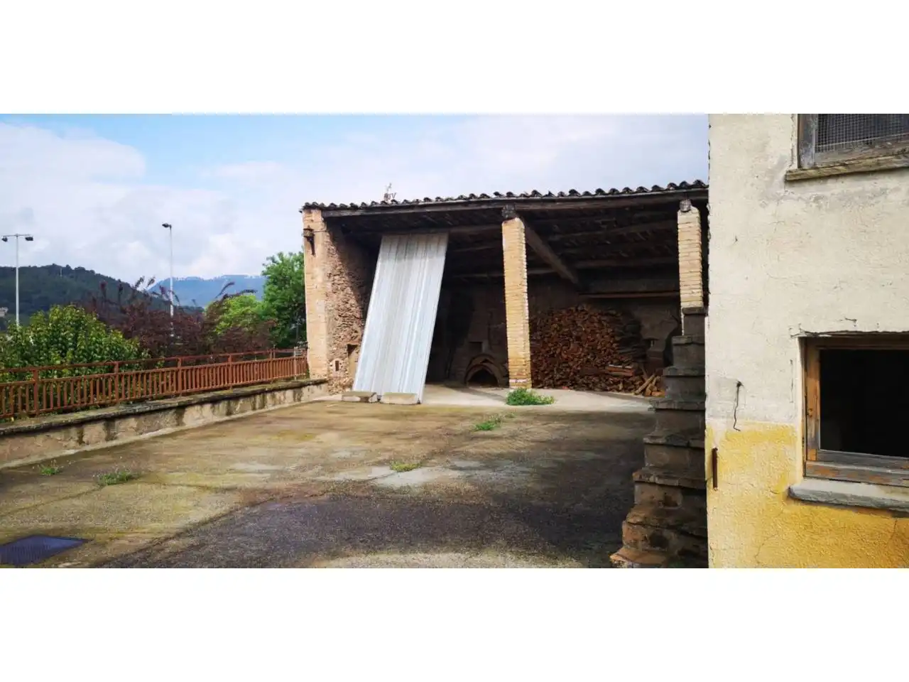 Exterior view of Houses for sale in Manresa  with Private garden and Swimming Pool