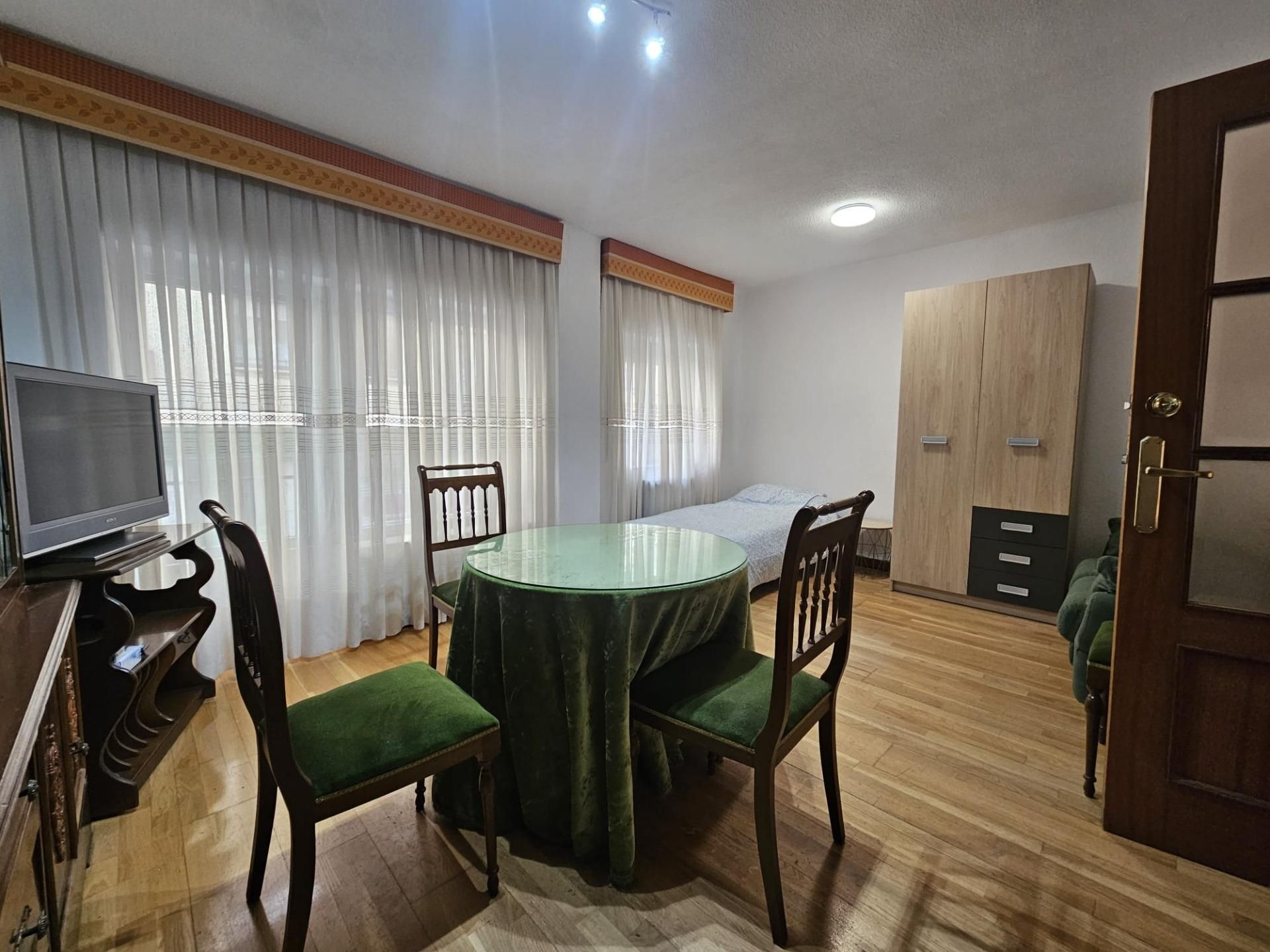 Bedroom of Flat to rent in Salamanca Capital  with Heating, Parquet flooring and Storage room