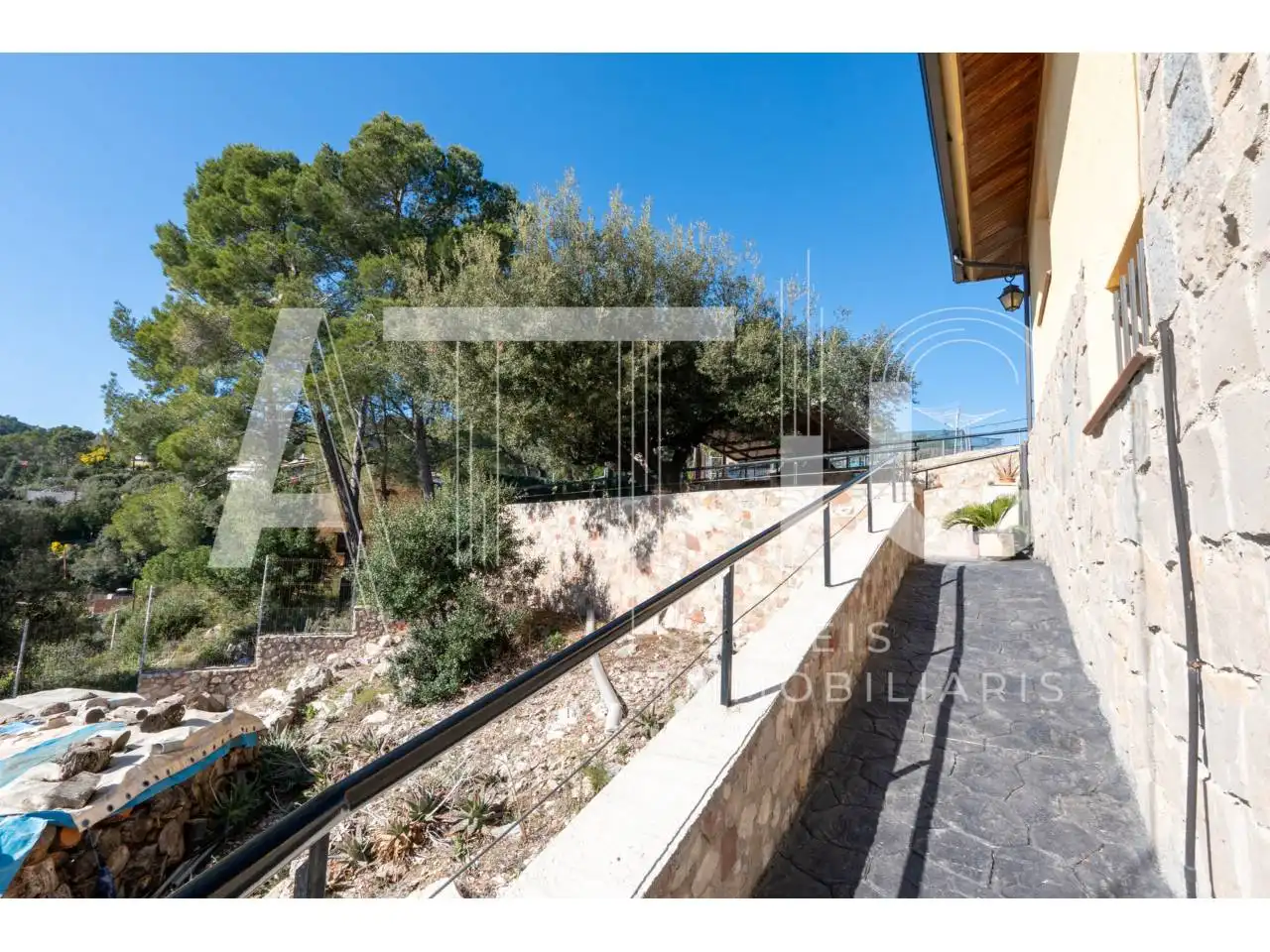 Vista exterior de Casa o xalet en venda en Castellar del Vallès amb Aire condicionat, Calefacció i Terrassa